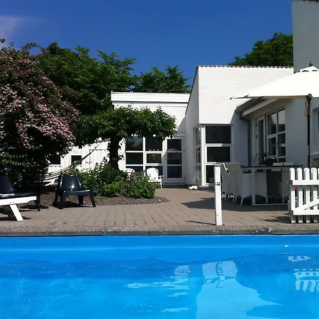 Alojamento de Acomodação e Pequeno-almoço Kathrines 3*